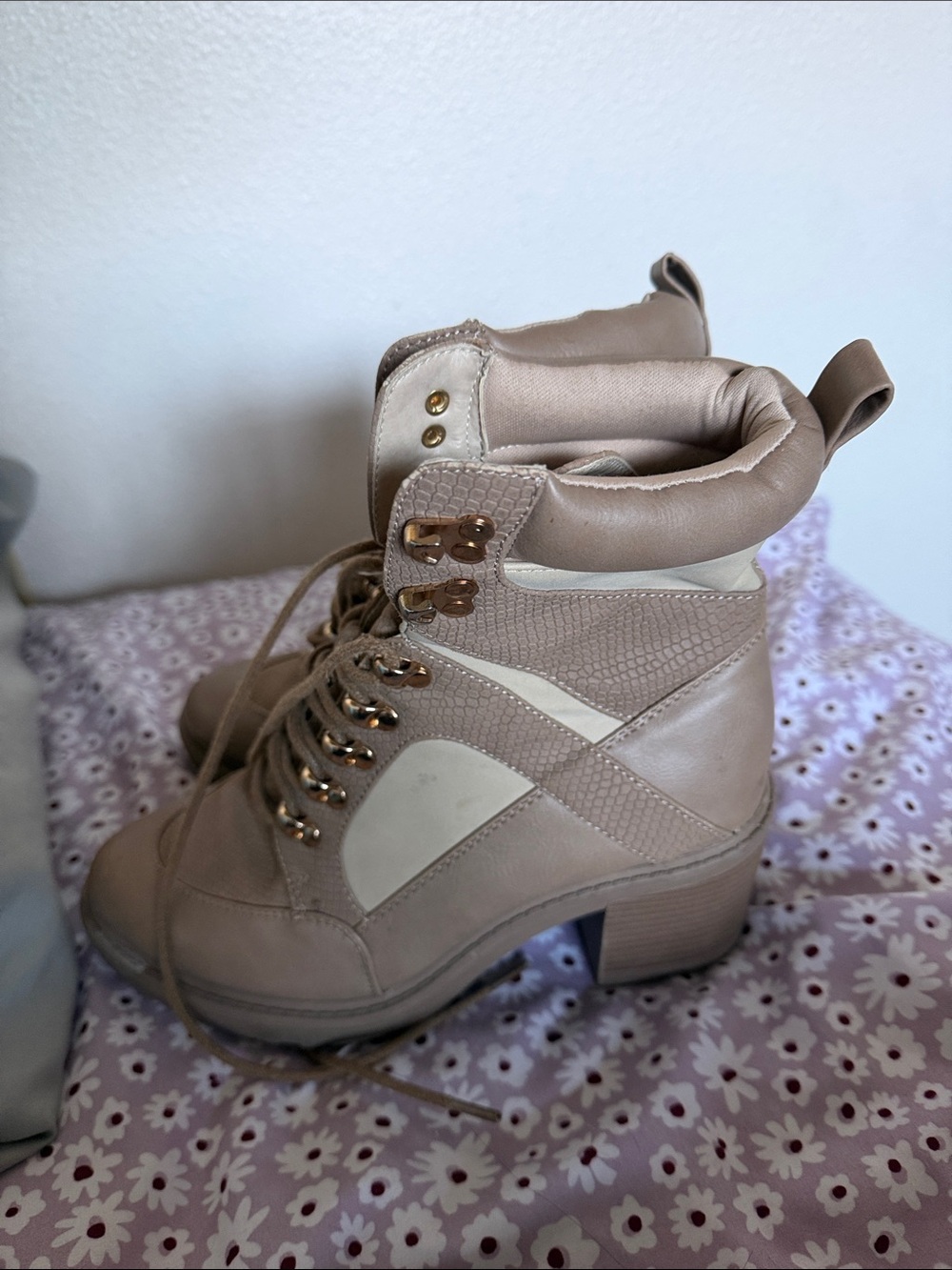 Women's Lace-Up Chunky Heel Ankle Boots in Taupe
